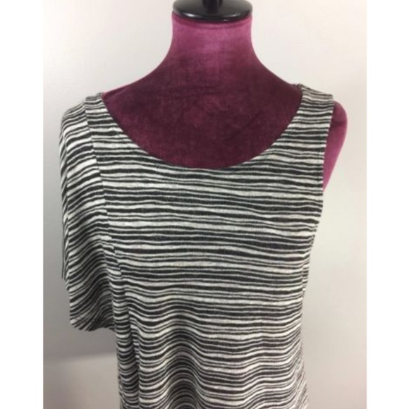 W5 Womens NEW Asymmetrical Knit Stripe Size Large - Picture 2 of 8